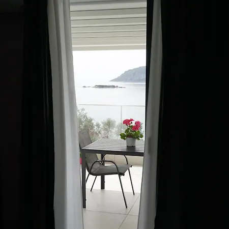 Acra Melia Apartment Palaiontsiflikion Exterior photo