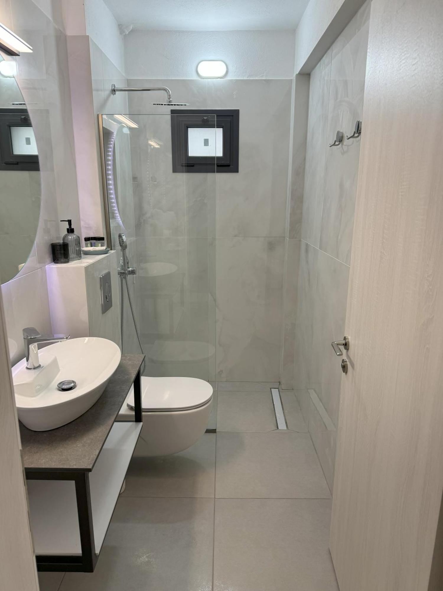 Acra Melia