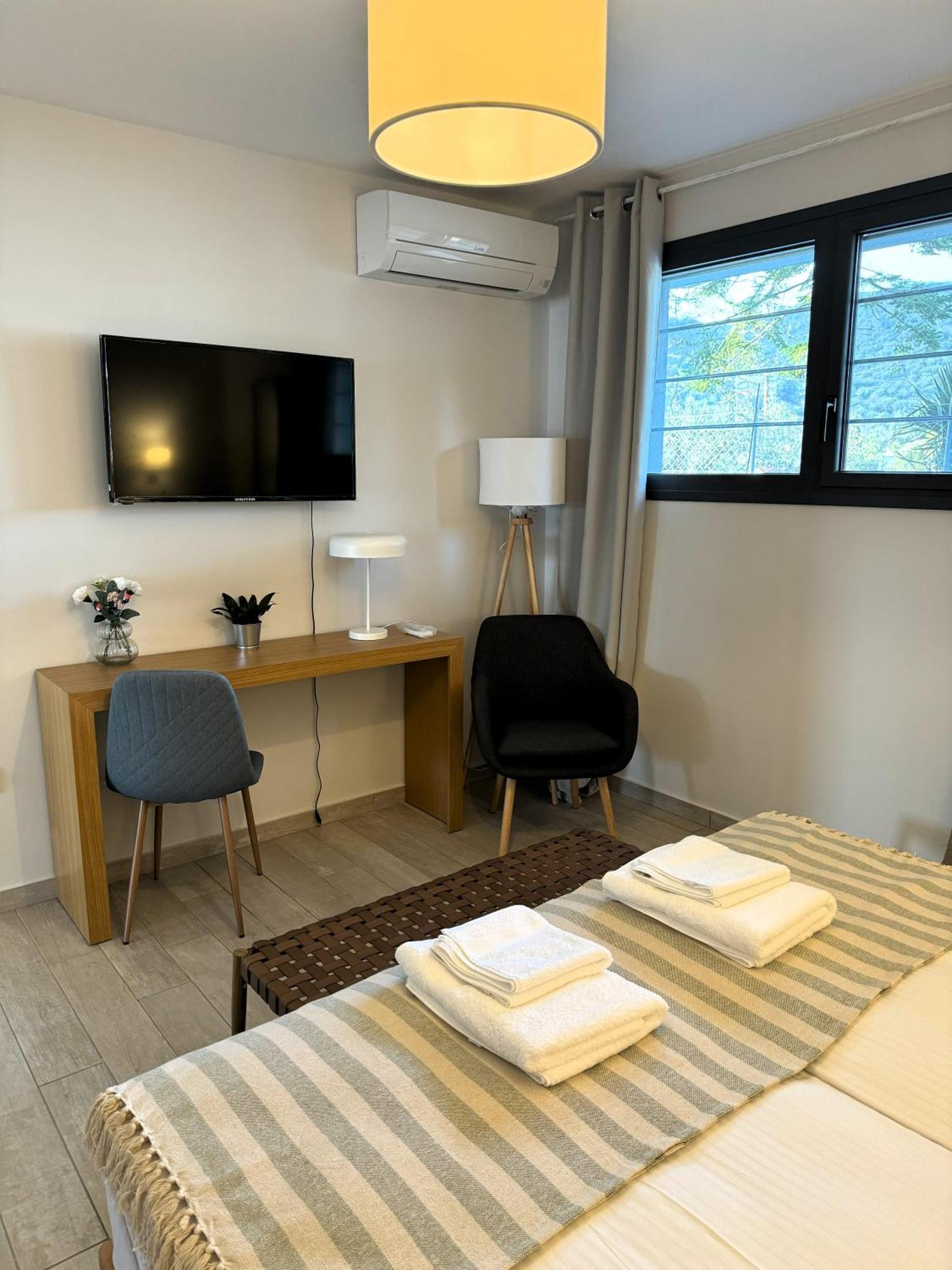 Acra Melia Palaiontsiflikion